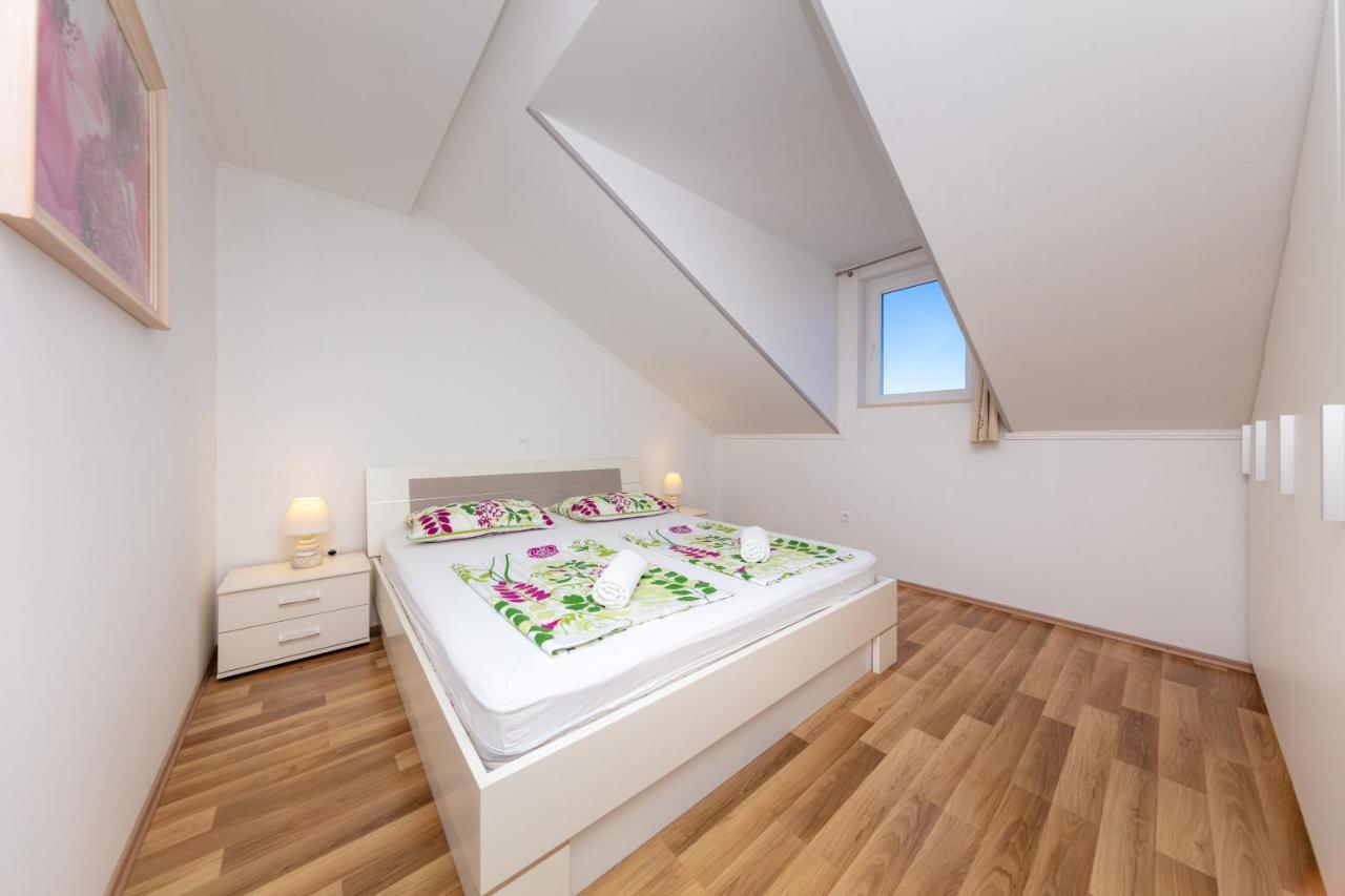 Apartman Ela *