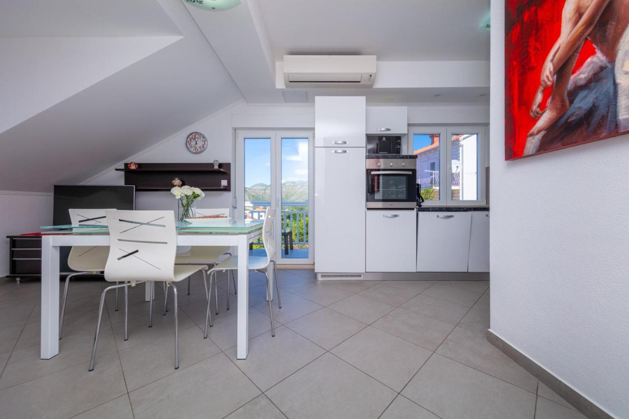 Ela Apartment *