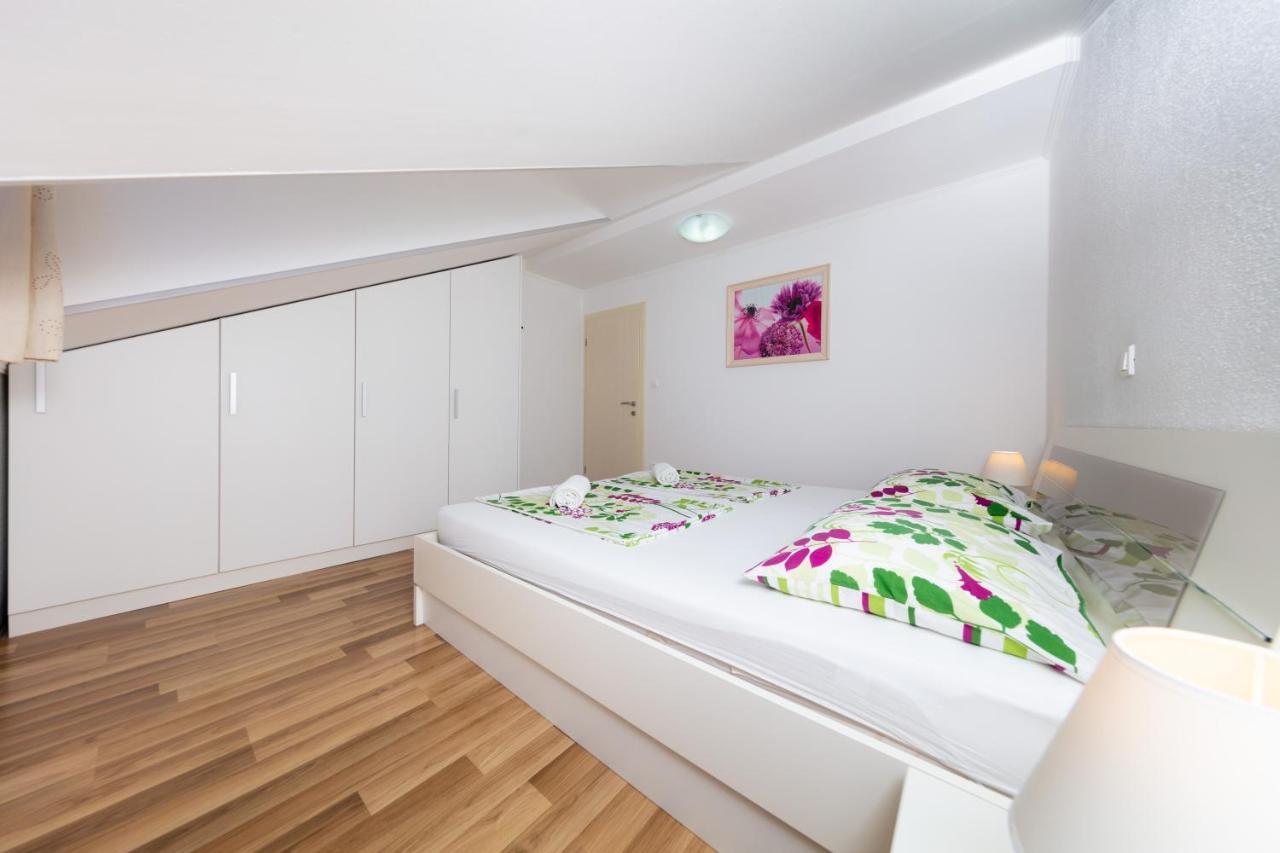 Apartment Ela *