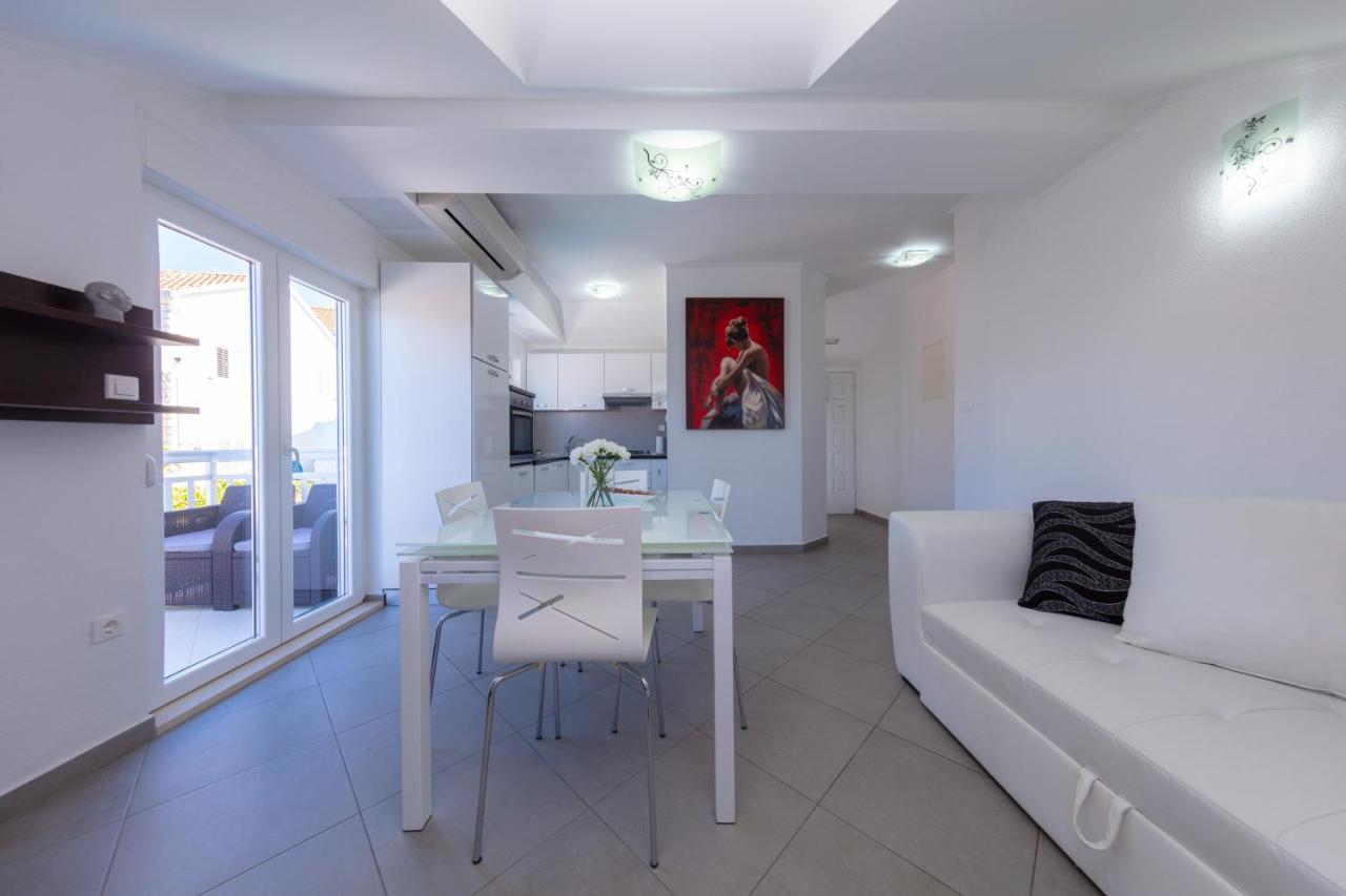 Apartment Ela *