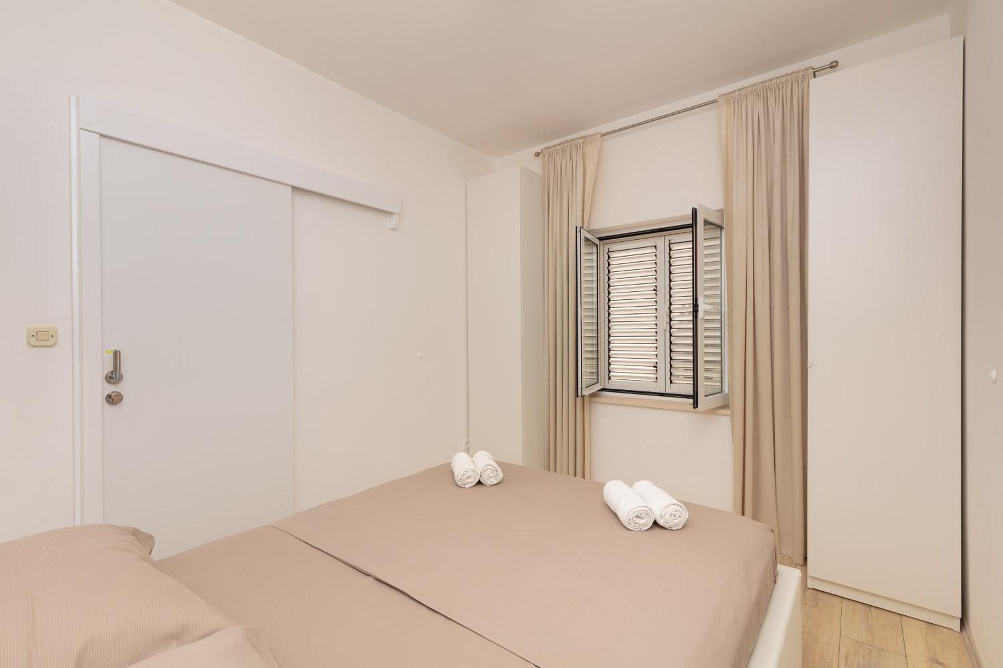 Ela Apartment *